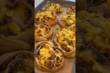 Best Breakfast!! Easy Sausage, egg and cheese pinwheels! #breakfast #recipes #easyrecipe #cooking