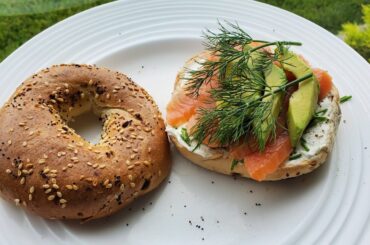 Smoked Salmon Bagel Sandwich Recipe! Healthy Breakfast in 5 Minutes!
