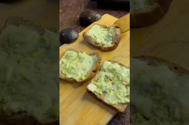 Healthy breakfast with Avacado | Avacado cheese toast #trending #ytshorts #healthy