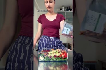 Quick & easy healthy lunch idea- salad recipe to eat more whole food vegetables #salad