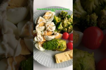 Healthy Breakfast Ideas: Quick & Easy Eggs, Avocado & Veggies  #HealthyBreakfast #EasyBreakfastIdeas