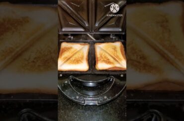 Bread butter on sandwich maker #shorts #bread #butter #breadbutter #sandwichmaker #foodvlogger