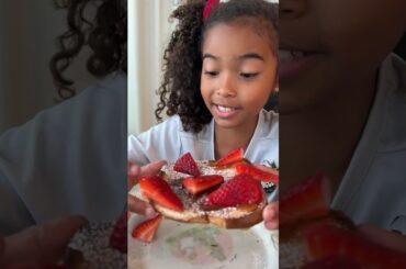 Easy&delicious breakfast! #strawberry #toast #breakfast #shorts