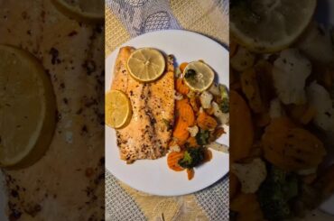 Lemon Garlic Baked Salmon with Steamed Veggies | Easy Healthy Dinner Recipe.         #healthyeating