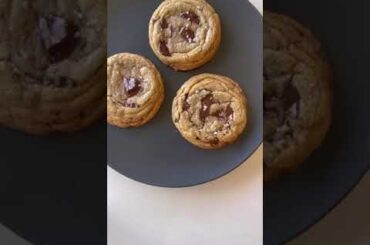 The most perfect chocolate-chip cookies you will ever see