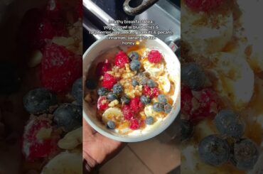 healthy breakfast idea: yogurt bowl you can make in under 30 minutes #healthybreakfastideas