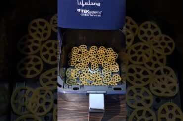 Fryums in Airfryer | Quick snack | Oil free snacks #fryums #airfryer #airfryermagic #healthysnacks