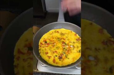 THE BEST OMELLETE IN THE WORLD | THE GOLDEN BALANCE