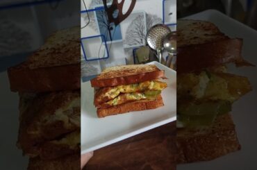 Healthy breakfast recipe #eggtoast #trending #shorts #youtubeshorts