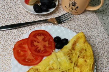 Healthy Sandwich Recipes For Weight Loss.  Scrambled eggs with olives, ham and cheese.