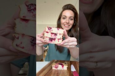 I can’t stop making this Baked Berry Protein Pancake #5ingredients #shorts