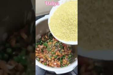 Healthy Vegetable Daliya Recipe #healthy #breakfast #viral #shortsfeed#daliyarecipe