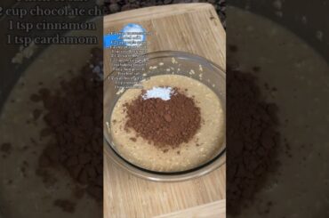 Low calorie brownie baked oats. Follow @sahabakes on Instagram and TikTok for more!