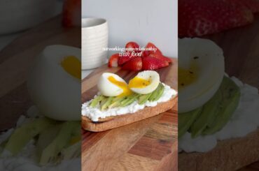 Eating healthy doesn't mean avoiding the foods you love - hot honey cottage cheese toast!