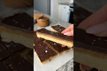 6 Ingredient Healthy Twix Bars (gluten-free & vegan!)