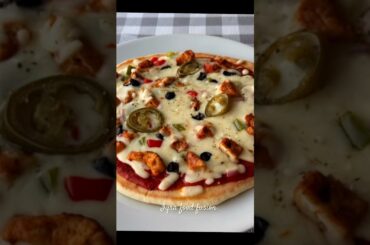 Pizza on tawa #iqrafoodfusion #iqrafoodfusionrecipes #shorts