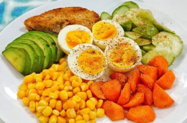 6 Different healthy & high protein breakfast plate ideas.