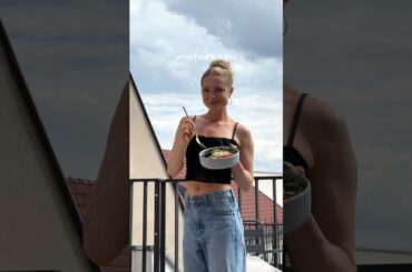 a realistic what I eat in a day, to feel my best this summer