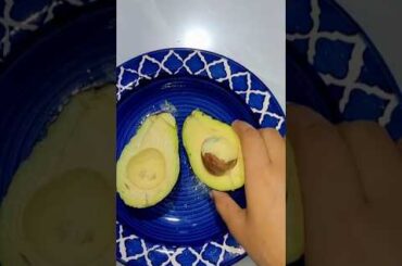 Crispy avacado bread toast #shorts #youtubeshorts #avacado #food #home  #cooking #healthy