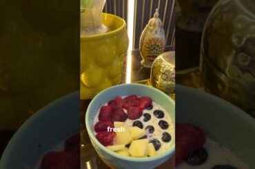 Berry infused overnight oats I Healthy breakfast recipes #overnightoats #dietitianapproved