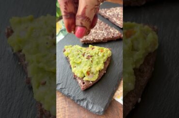 Healthy breakfast recipe with Ragi & Avocado #shortsfeed #recipe #easynutrition #healthyfood #food
