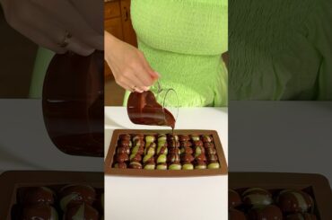 2-Ingredient Dessert - Chocolate Grapes (145 calories)