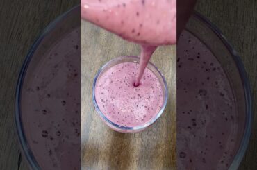 5-ingredient Healthy Berry Smoothie & no protein powder! #fyp #smoothie #healthyrecipes #foryou #for