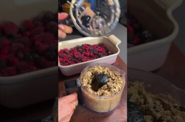 Prepable gut health breakfast crumble.Recipe in description#breakfast #healthy #mealprep #viral