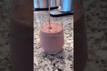 Creamy Smoothie #strawberry #pear #almonds #healthyrecipes #healthy #healthylifestyle #short