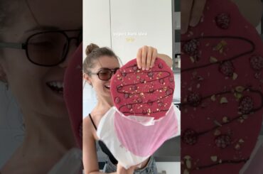 The easiest snack you can make this fall | Frozen Healthy Raspberry yogurt bark recipe | pink brunch