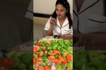 #shorts What Shehnaz Gill eat in a day? Shehnaaz lunch for weight loss #shehnazgill #recipe #healthy