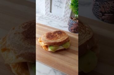 The Best 5-Minute Breakfast Sandwich You'll Ever Eat #breakfast #egg #viralrecipe #shorts #food