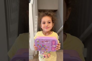 Sierra helps Rhia make healthy lunch for school - always choose healthy snacks for school