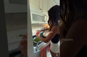 Hot honey chicken bowls: easy healthy dinner recipe coming from a girl that never used to cook