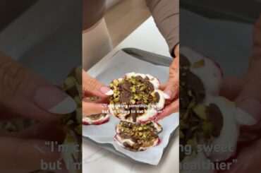 EASY & HEALTHY DESSERT | Strawberry pistachio yoghurt bites, high protein snack #easyrecipe #healthy