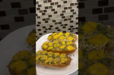 5 minute easy cheese garlic bread recipe #garlic #easy #food #recipe #dinner #cheese #bread