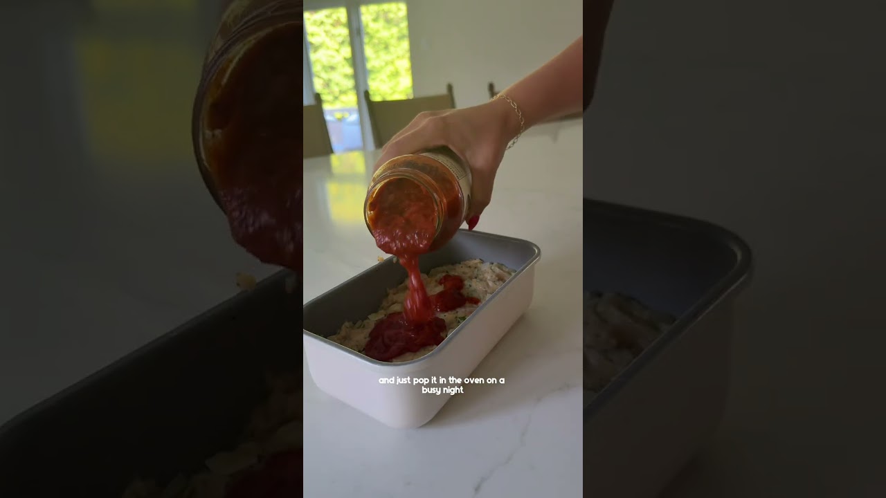 Chicken parm meatloaf! A High protein, family friendly healthy dinner idea!! That is so good for Chicken parm meatloaf! A High protein, family friendly healthy dinner idea!! That is so good for