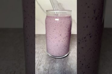 Easy Strawberry Smoothie Recipe #fyp #smoothie #shorts #viral #recipe #foryou #foryoupage #healthy