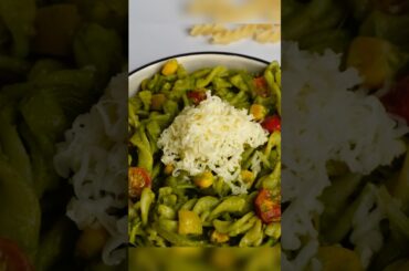 Creamy Avocado Pasta Recipe #avocado #pasta #shorts #trendingshorts #healthy #avocadopasta #trending