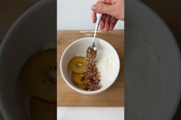 Yogurt Bowl Idea Day 4 | Healthy Breakfast with Granola & Fruits
