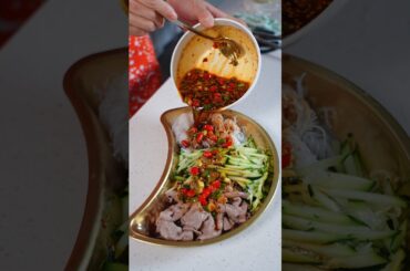 This low carb gluten free Chinese noodle dish you can eat everyday! Konjac noodles! #SpringOnShorts