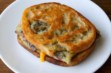 Quick Egg & Mushroom Cheesy Sandwich | Easy 5-Min Breakfast Recipe For Busy Morning #sandwich #egg