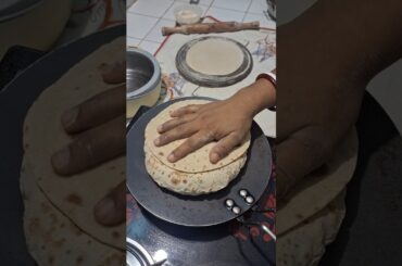 Roti fulane ka sehi tarika #roti #ytshorts #flatbread #chapati #phulka #healthy ##rotitips