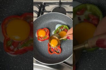 egg and bell paper in 2 minutes ! #egg #eggrecipes #food #breakfast #shorts