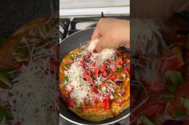 egg pizza in 4 minutes ! #egg #eggrecipes #food #breakfast #shorts