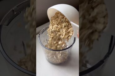 Upgrade your breakfast with this biscoff banana bread baked oats!