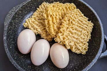 Maggi Omelette Recipe! Chinese Style Noodles Omelette. Easy Snacks Recipe. Breakfast Recipe!