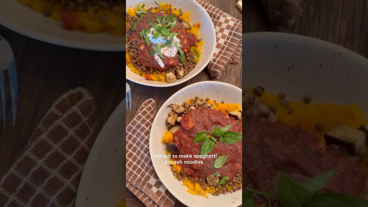 Easy healthy dinner idea – spaghetti squash marinara #healthyrecipes #healthylifestyle #recipe Easy healthy dinner idea - spaghetti squash marinara #healthyrecipes #healthylifestyle #recipe