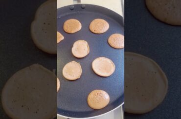 Yummy Healthy Mini Cacao Pancakes #pancake #diet #pancakes  #lowcarbs  #healthybreakfast
