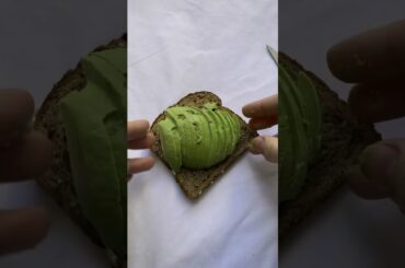 Avocado Egg Toast | Healthy Breakfast Recipe #shorts #breakfast